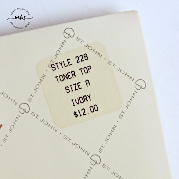 NWT St. John Delicate Sheer Toner Top Pantyhose Style 228 Ivory Size A - Picture 4 of 6